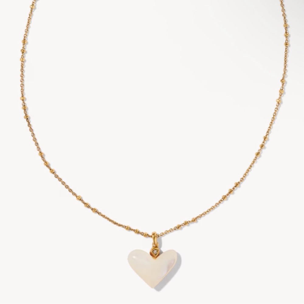 Yellow Rose by Kendra Scott Poppy Vintage Gold Necklace in Ivory Mother of Pearl